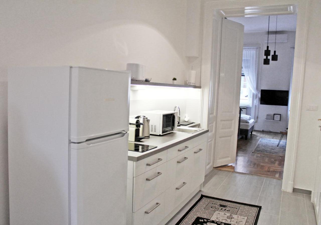 Luxury New Apartment With Gallery At Dob Street Nearby Gozsdu Court Будапеща Екстериор снимка