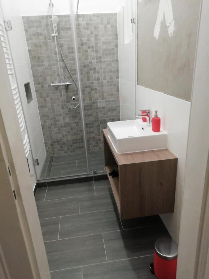 Luxury New Apartment With Gallery At Dob Street Nearby Gozsdu Court Будапеща Екстериор снимка